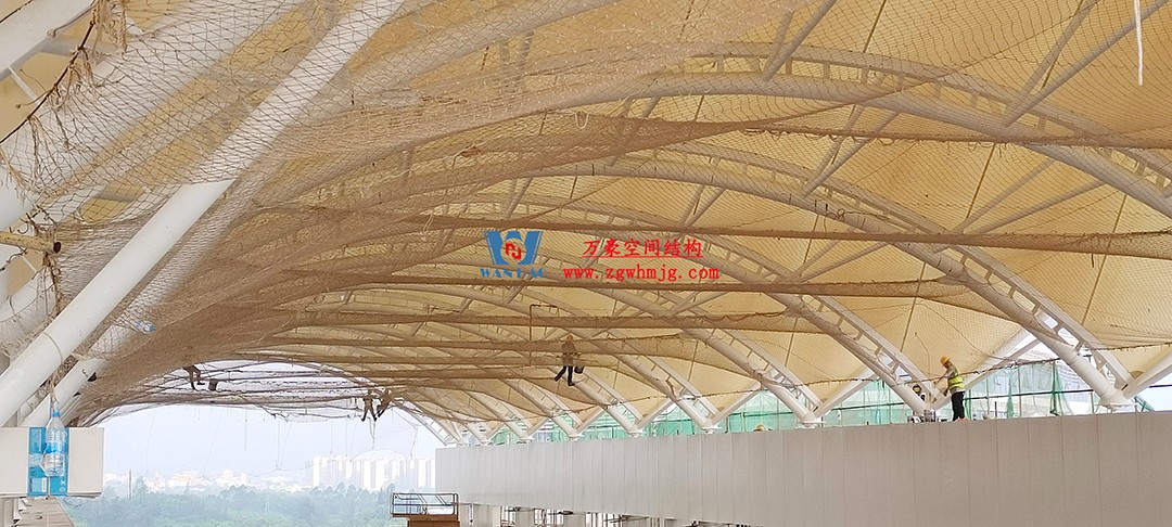 施工加速，這個(gè)PTFE膜結(jié)構(gòu)天幕即將完工！