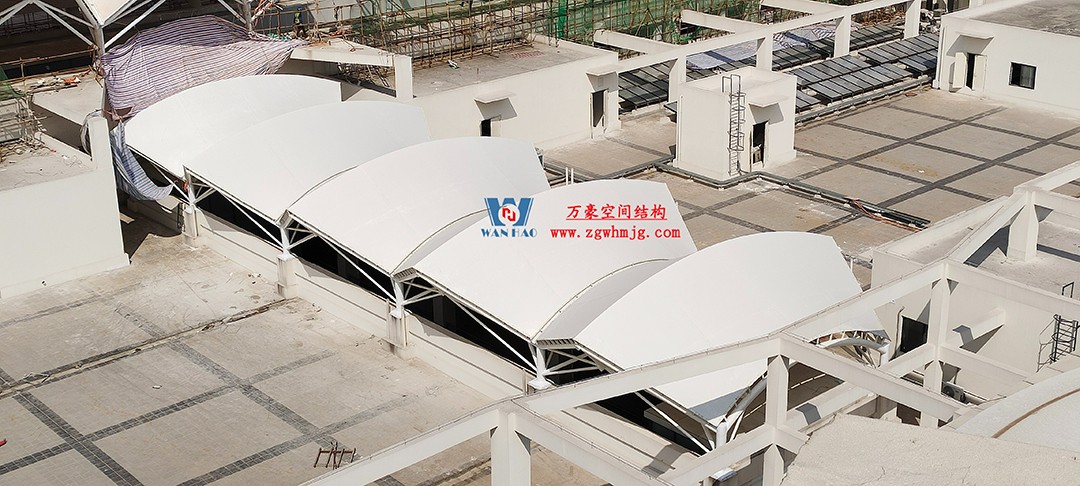 施工加速，這個(gè)PTFE膜結(jié)構(gòu)天幕即將完工！