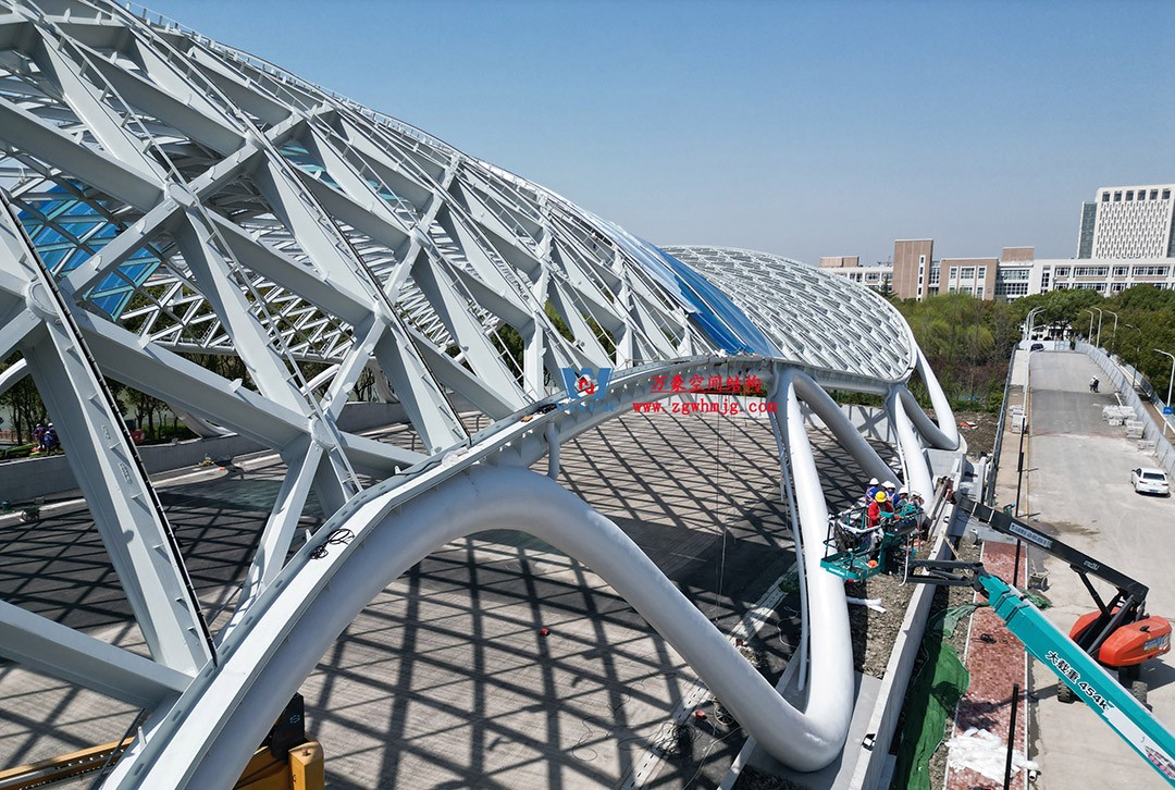 上海工程技術(shù)大學(xué)松江校區(qū)風(fēng)雨操場ETFE膜結(jié)構(gòu)項(xiàng)目 上海工程技術(shù)大學(xué)松江校區(qū)風(fēng)雨操場ETFE膜結(jié)構(gòu)項(xiàng)目