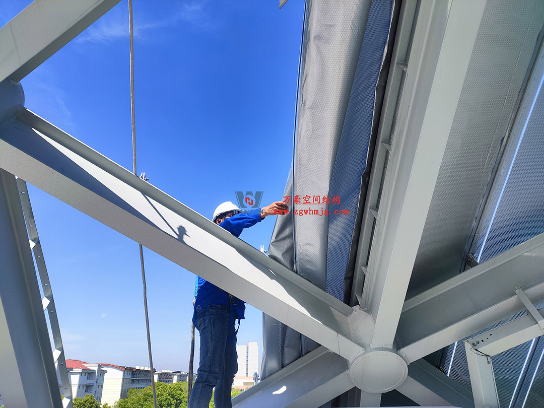 上海工程技術(shù)大學(xué)松江校區(qū)風(fēng)雨操場ETFE膜結(jié)構(gòu)項(xiàng)目 上海工程技術(shù)大學(xué)松江校區(qū)風(fēng)雨操場ETFE膜結(jié)構(gòu)項(xiàng)目