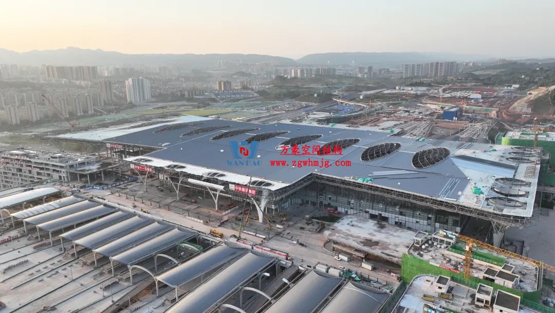 提檔提速，ETFE氣枕膜結(jié)構(gòu)天窗正在火熱施工安裝中