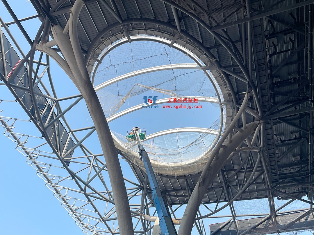 提檔提速，ETFE氣枕膜結(jié)構(gòu)天窗正在火熱施工安裝中