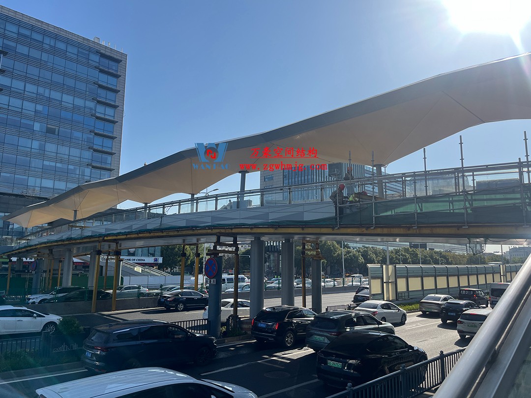 蘇州東環(huán)路人行天橋ptfe膜結(jié)構(gòu) 蘇州東環(huán)路人行天橋ptfe膜結(jié)構(gòu)