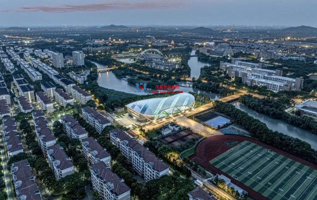 帆影碧波|風(fēng)雨操場上的ETFE膜結(jié)構(gòu)穹頂 帆影碧波|風(fēng)雨操場上的ETFE膜結(jié)構(gòu)穹頂