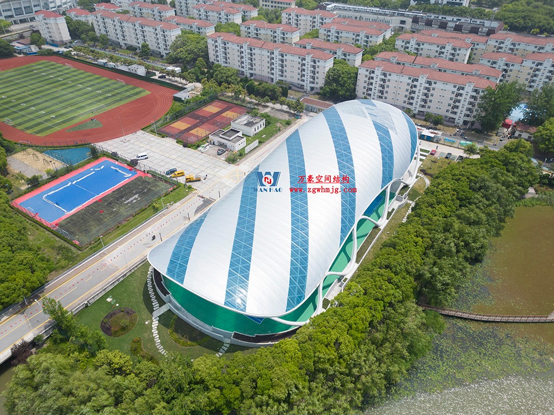 帆影碧波|風(fēng)雨操場上的ETFE膜結(jié)構(gòu)穹頂 帆影碧波|風(fēng)雨操場上的ETFE膜結(jié)構(gòu)穹頂