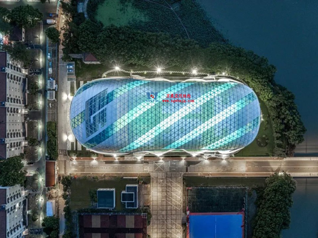 帆影碧波|風(fēng)雨操場上的ETFE膜結(jié)構(gòu)穹頂 帆影碧波|風(fēng)雨操場上的ETFE膜結(jié)構(gòu)穹頂