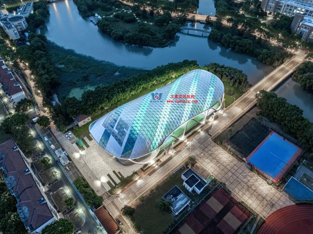 帆影碧波|風(fēng)雨操場上的ETFE膜結(jié)構(gòu)穹頂 帆影碧波|風(fēng)雨操場上的ETFE膜結(jié)構(gòu)穹頂