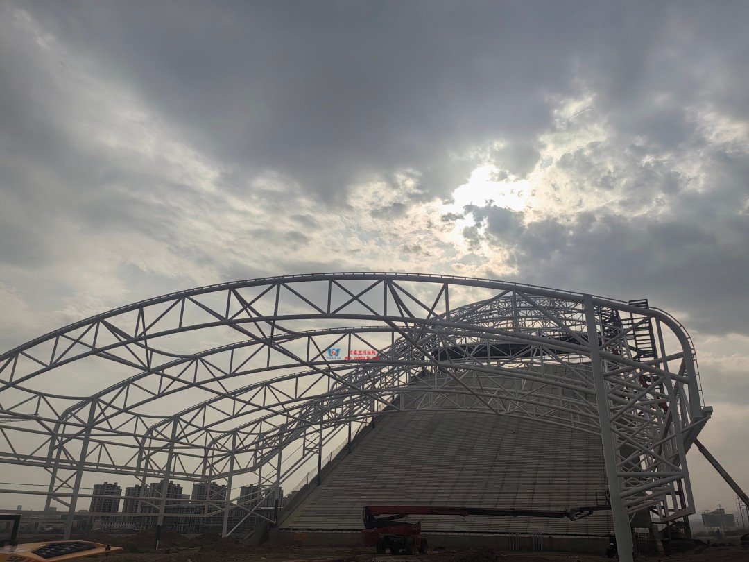 比亞迪紹興嵊州賽車場(chǎng)干拔沙坡觀景平臺(tái)鋼結(jié)構(gòu)項(xiàng)目 比亞迪紹興嵊州賽車場(chǎng)干拔沙坡觀景平臺(tái)鋼結(jié)構(gòu)項(xiàng)目