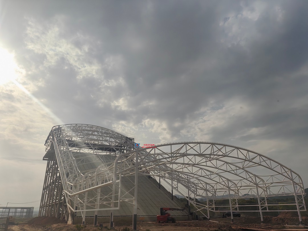 比亞迪紹興嵊州賽車場(chǎng)干拔沙坡觀景平臺(tái)鋼結(jié)構(gòu)項(xiàng)目 比亞迪紹興嵊州賽車場(chǎng)干拔沙坡觀景平臺(tái)鋼結(jié)構(gòu)項(xiàng)目