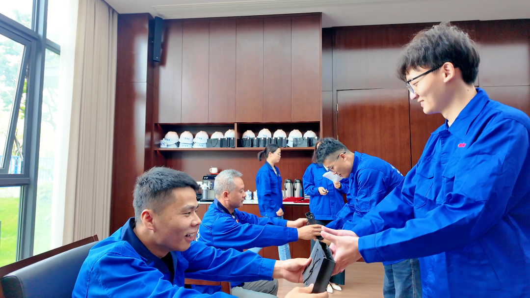 浙江萬(wàn)豪空間結(jié)構(gòu)集團(tuán)有限公司隆重舉行“匠心傳承·共筑未來(lái)”師徒大會(huì)！