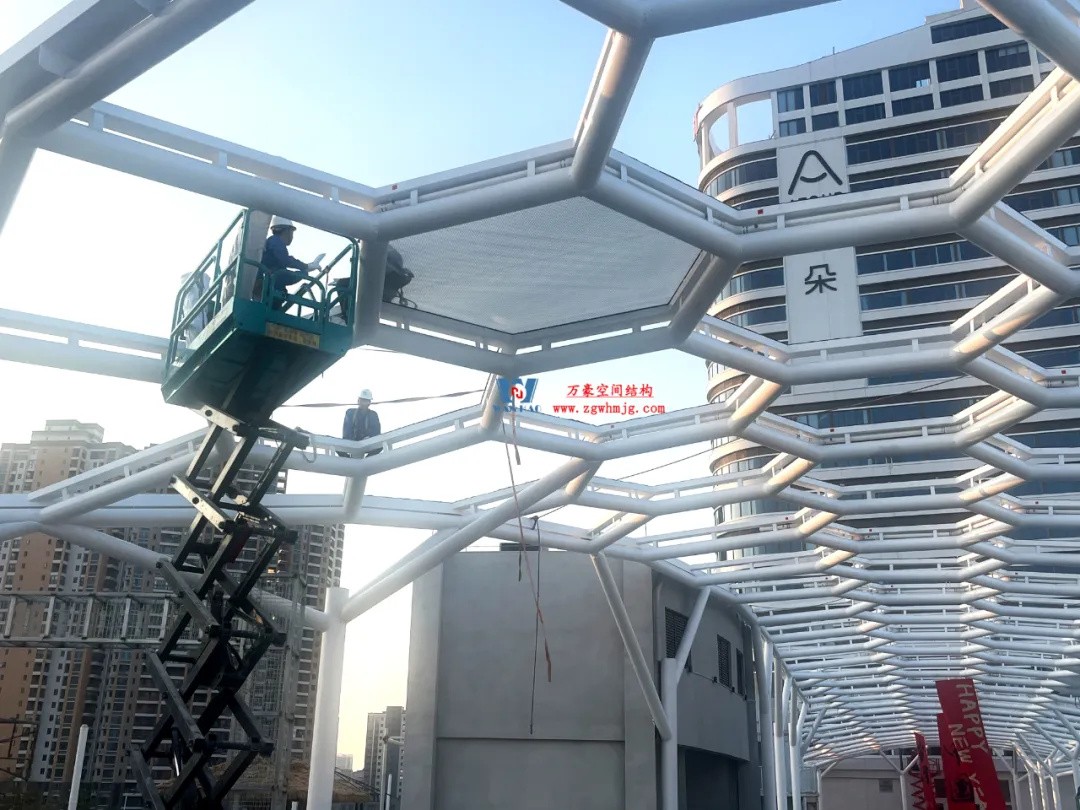 廣州茂名總匯天街商業(yè)街ETFE膜結(jié)構(gòu)項目