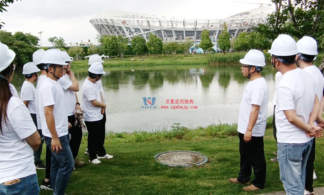 標(biāo)桿引領(lǐng)，智啟未來(lái)——萬(wàn)豪集團(tuán)營(yíng)銷(xiāo)、設(shè)計(jì)與技術(shù)骨干共赴無(wú)錫奧體中心，現(xiàn)場(chǎng)觀摩學(xué)習(xí)解鎖“創(chuàng)新密碼”