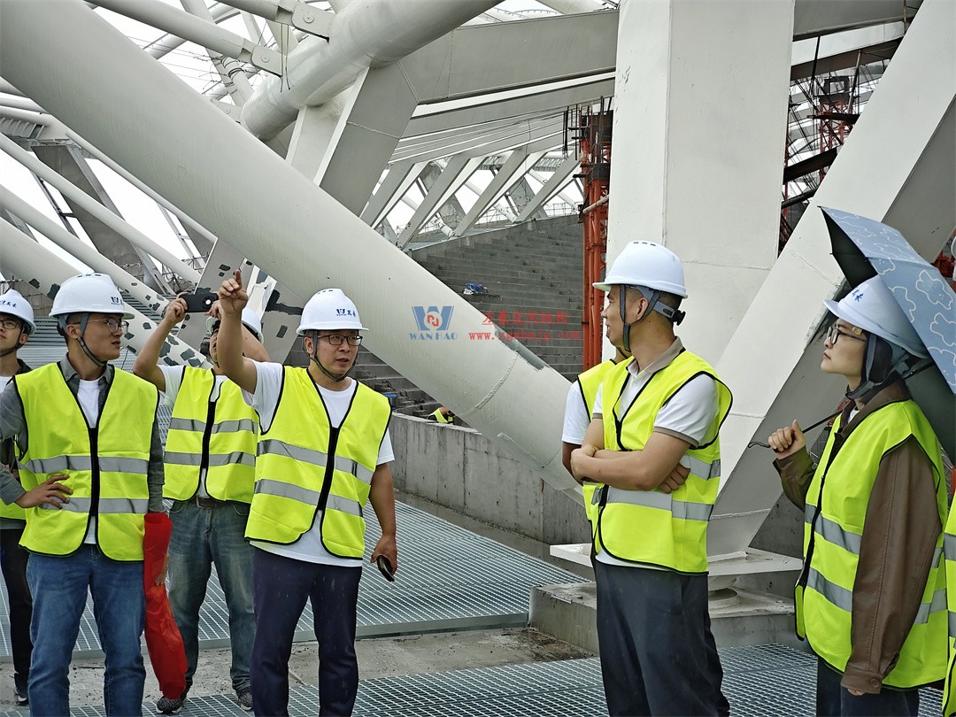 標(biāo)桿引領(lǐng)，智啟未來(lái)——萬(wàn)豪集團(tuán)營(yíng)銷(xiāo)、設(shè)計(jì)與技術(shù)骨干共赴無(wú)錫奧體中心，現(xiàn)場(chǎng)觀摩學(xué)習(xí)解鎖“創(chuàng)新密碼”