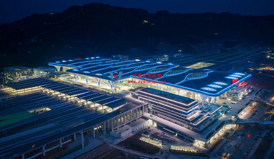 重慶東站:揭開“西部高鐵新地標(biāo)”神秘面紗 重慶東站:揭開“西部高鐵新地標(biāo)”神秘面紗