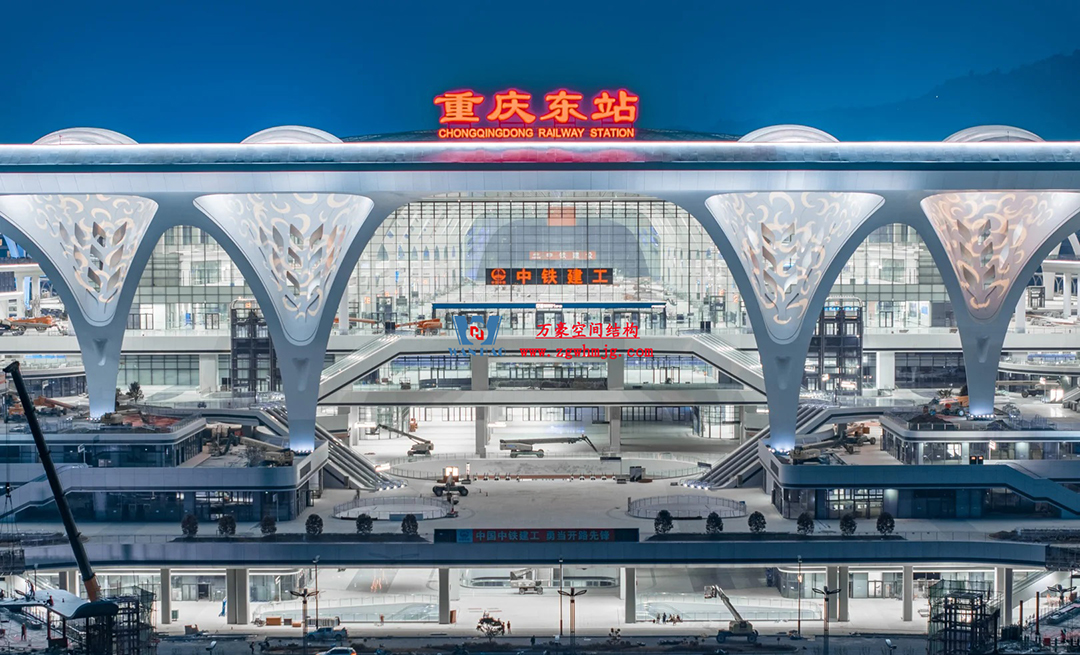 重慶東站:揭開“西部高鐵新地標(biāo)”神秘面紗 重慶東站:揭開“西部高鐵新地標(biāo)”神秘面紗