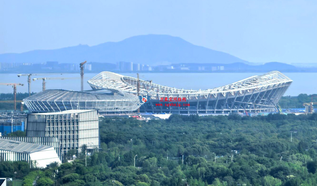 緊跟“蘇超熱浪”，火熱施工中，一只白鷺即將振翅高飛！