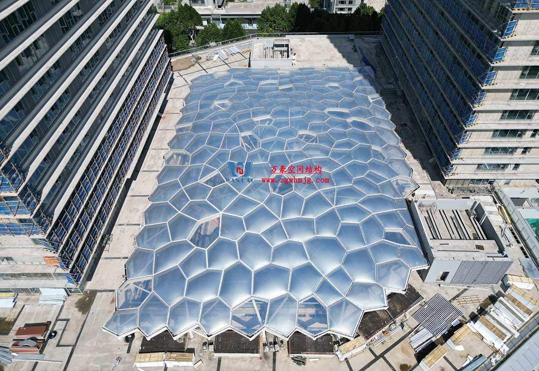 安吉云安里ETFE氣枕商業(yè)天幕圓滿完工 安吉云安里ETFE氣枕商業(yè)天幕圓滿完工