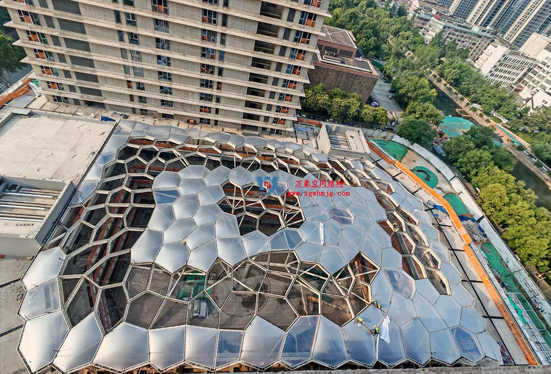 安吉云安里ETFE氣枕商業(yè)天幕圓滿完工 安吉云安里ETFE氣枕商業(yè)天幕圓滿完工