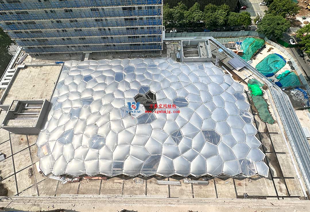 安吉云安里ETFE氣枕商業(yè)天幕圓滿完工 安吉云安里ETFE氣枕商業(yè)天幕圓滿完工