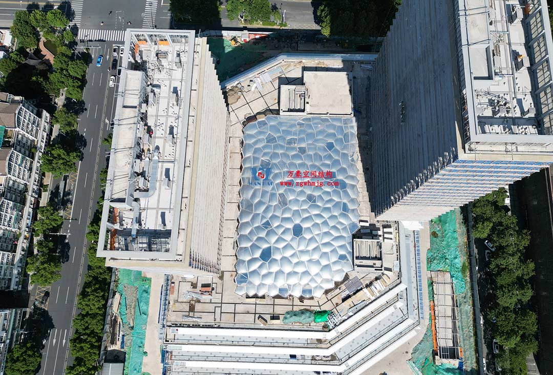 安吉云安里ETFE氣枕商業(yè)天幕圓滿完工 安吉云安里ETFE氣枕商業(yè)天幕圓滿完工