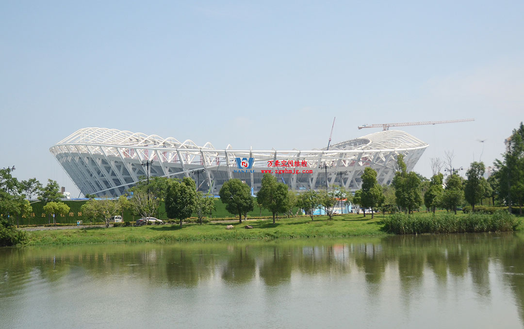 無(wú)錫奧體中心體育場(chǎng)ETFE膜首吊成功，太湖畔將閃耀“生態(tài)之光”