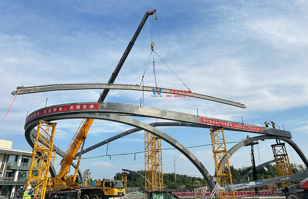 山東高端化工研究院下沉廣場天幕施工邁入關(guān)鍵階段 山東高端化工研究院下沉廣場天幕施工邁入關(guān)鍵階段