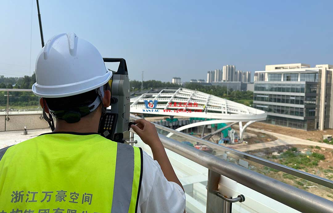 山東高端化工研究院下沉廣場天幕施工邁入關(guān)鍵階段 山東高端化工研究院下沉廣場天幕施工邁入關(guān)鍵階段