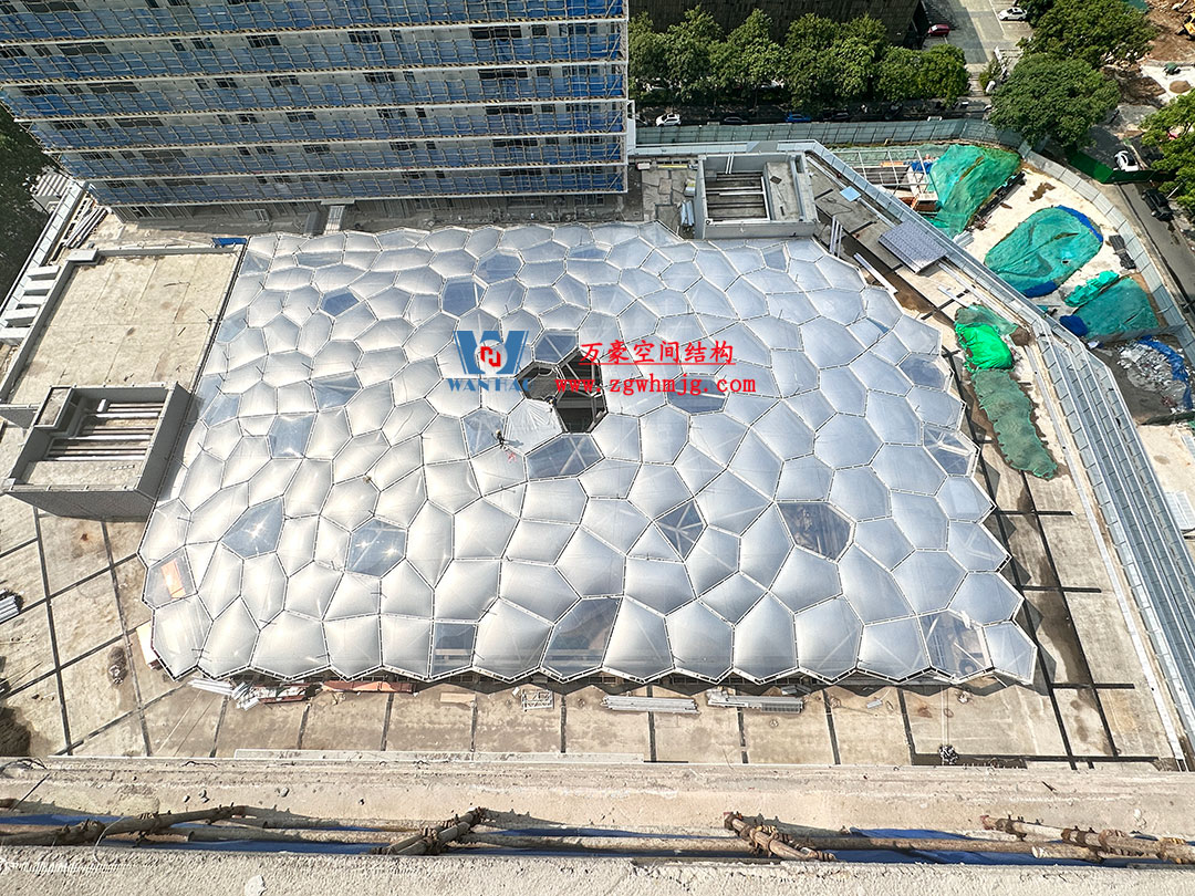 安吉縣昌碩小區(qū)地塊房產(chǎn)開(kāi)發(fā)項(xiàng)目鋼結(jié)構(gòu)天幕工程