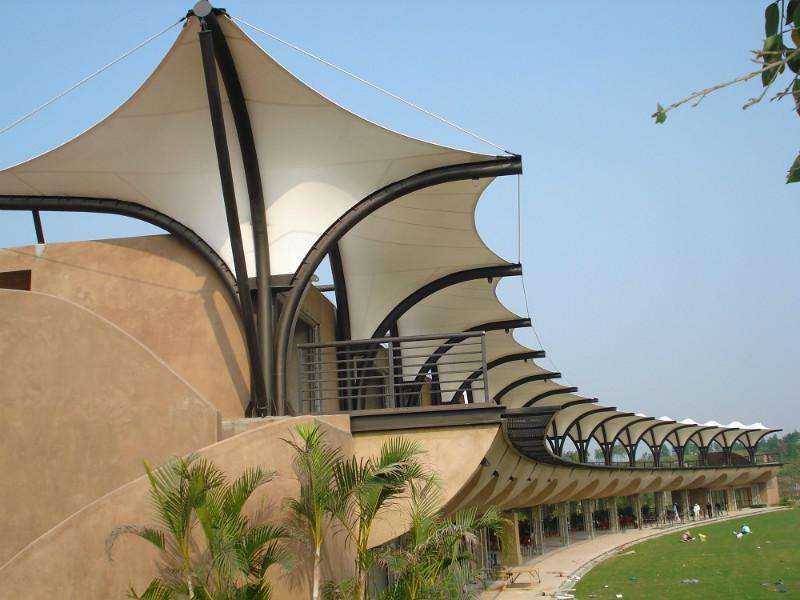 什么是張拉膜結(jié)構(gòu)？張拉膜結(jié)構(gòu)的應(yīng)用領(lǐng)域及使用材料是怎樣的？