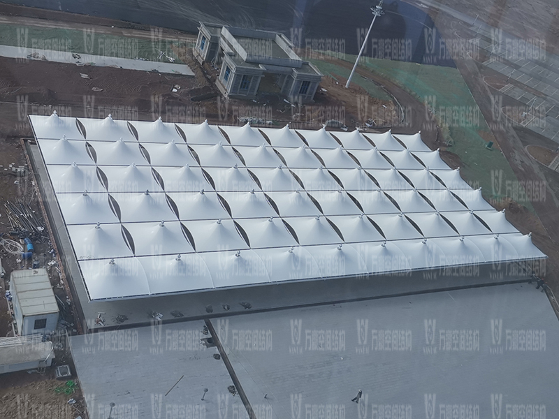 膜結(jié)構(gòu)與傳統(tǒng)結(jié)構(gòu)對比優(yōu)勢在哪？膜結(jié)構(gòu)建筑有哪些優(yōu)點？