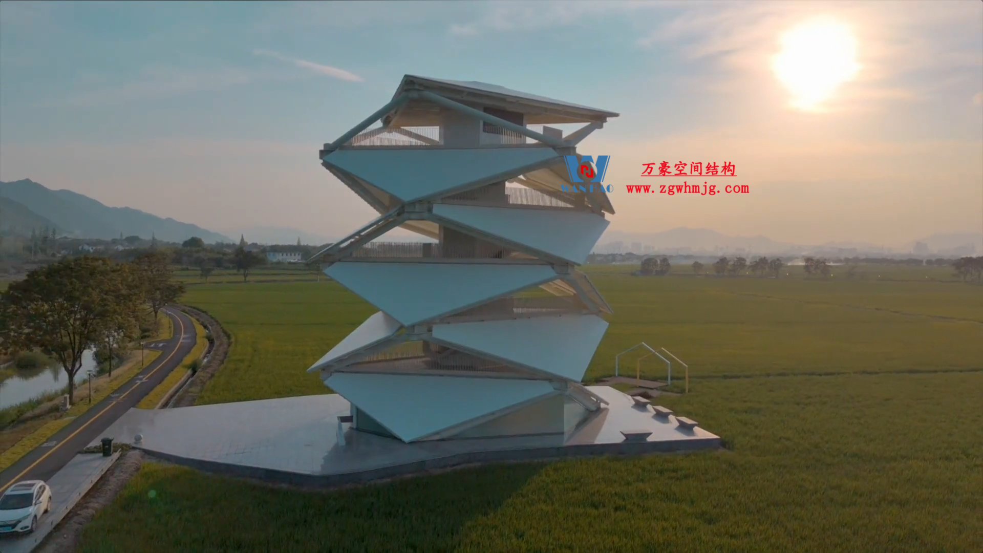 愜意的生活，像風，像云，肆意的揮灑在田間風景之中！