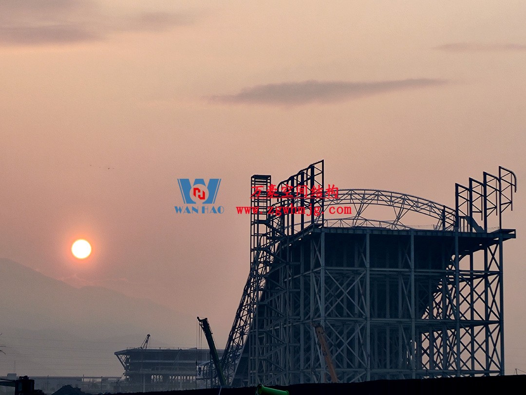 馭風(fēng)逐沙，織就賽道美學(xué)——比亞迪紹興嵊州賽車場(chǎng)干拔沙坡觀景平臺(tái)鋼膜結(jié)構(gòu)