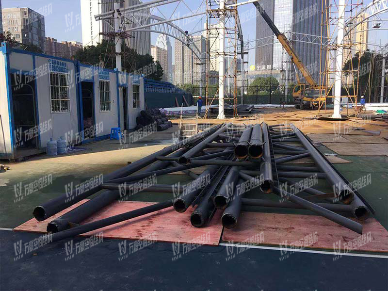 寧波(鄞州)網球中心遮陽棚膜結構工程二期項目施工中 寧波(鄞州)網球中心遮陽棚膜結構工程二期項目施工中