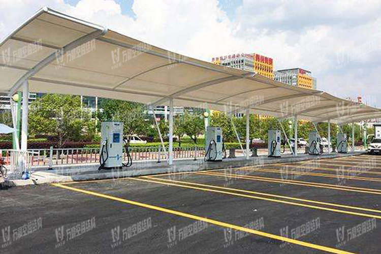 充電樁膜結(jié)構(gòu)車棚有什么特點(diǎn)？為何如此受歡迎？