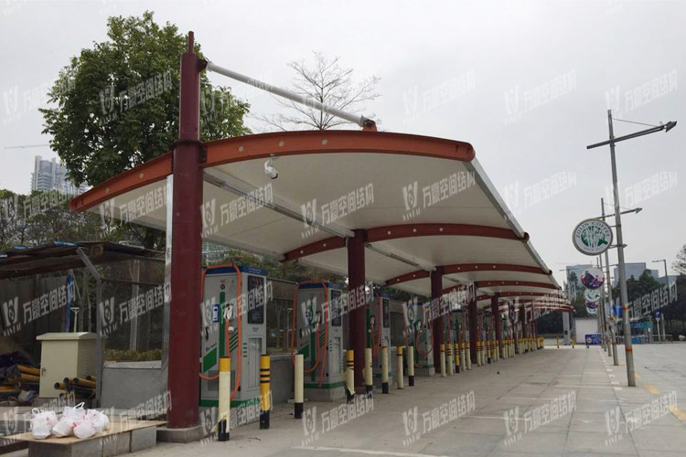 充電樁膜結(jié)構(gòu)車棚有什么特點(diǎn)？為何如此受歡迎？