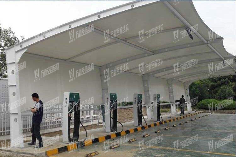 充電樁膜結(jié)構(gòu)車棚有什么特點(diǎn)？為何如此受歡迎？